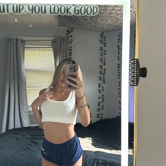 white furry crop top - Picture 1 of 3